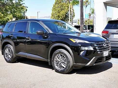 Used 2025 Nissan Rogue S image 6