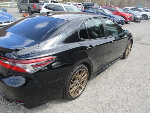 Used 2023 Toyota Camry SE w/ Convenience Package FWD image 4