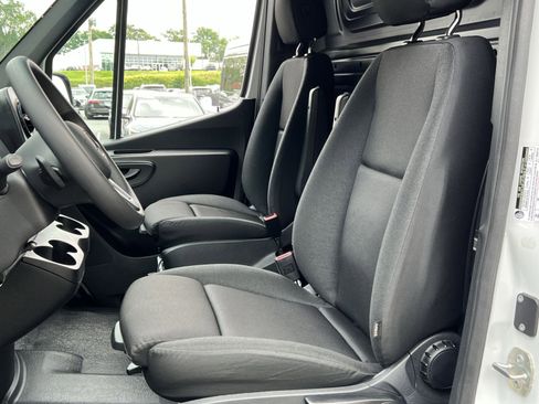 Used 2024 Mercedes-Benz Sprinter 2500 image 11