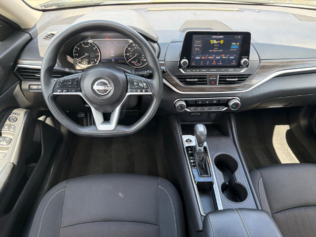 Used 2025 Nissan Altima 2.5 SV FWD image 23