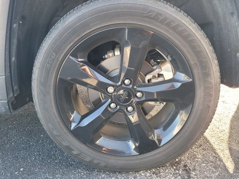 Used 2024 Jeep Grand Cherokee Altitude RWD image 6