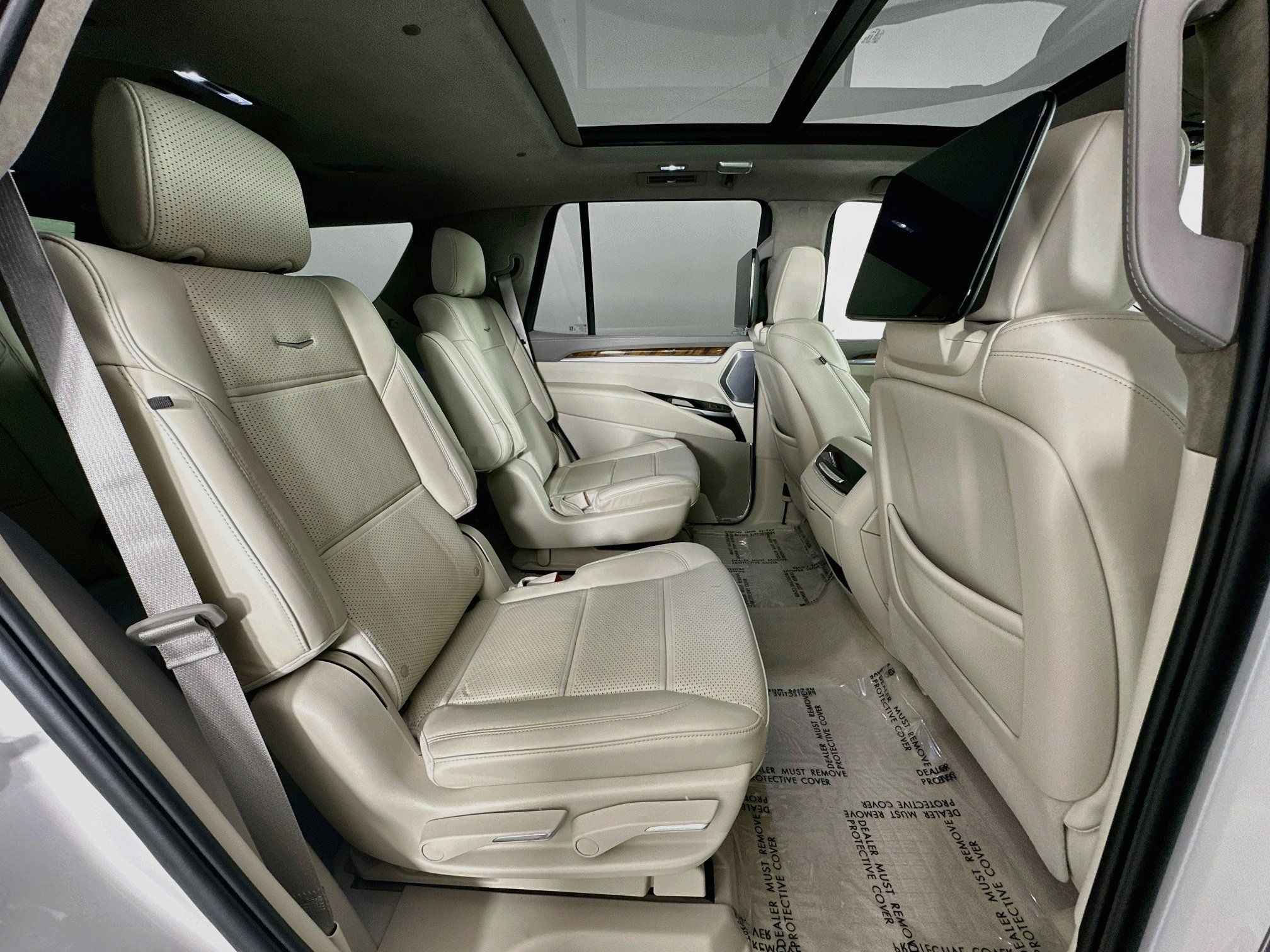 Used 2025 Cadillac Escalade Sport Platinum w/ LPO, ONYX Package AWD/4WD image 27