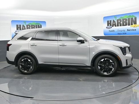 Used 2025 Kia Sorento S w/ Panoramic Sunroof Package FWD image 7
