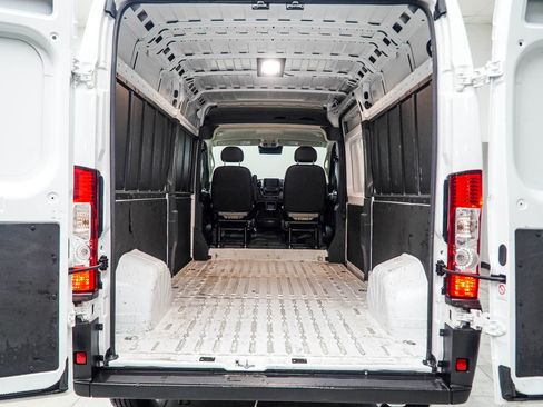 Used 2024 RAM ProMaster 2500 w/ Convenience Group FWD image 15