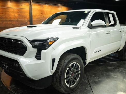 Used 2025 Toyota Tacoma TRD Sport w/ TRD Sport Upgrade Package AWD/4WD image 2