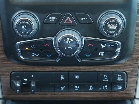 Used 2016 RAM 1500 Laramie AWD/4WD image 23