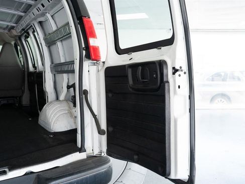 Used 2019 Chevrolet Express 2500 w/ Driver Convenience Package RWD image 10