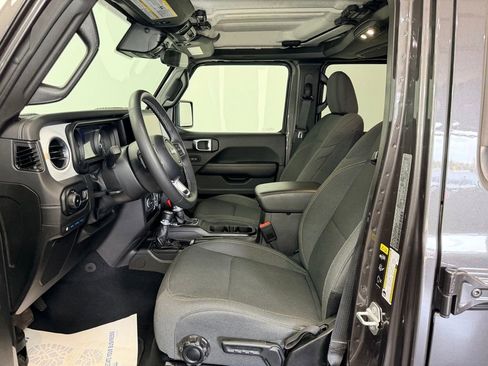 Used 2025 Jeep Wrangler Unlimited Sahara AWD/4WD image 6
