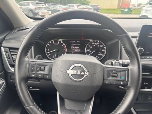 Used 2025 Nissan Rogue SV FWD image 36
