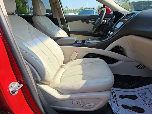 Used 2020 Lincoln Nautilus Reserve FWD image 14