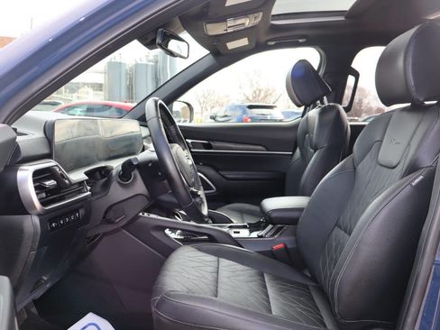 Used 2025 Kia Telluride AWD image 5