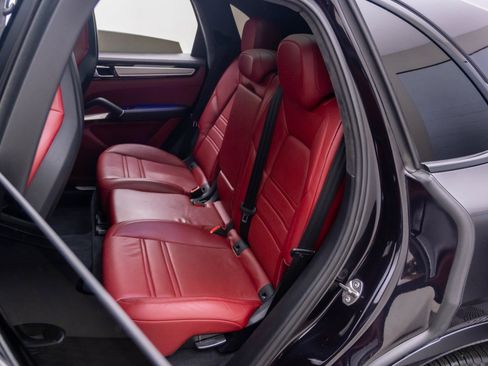 Certified 2019 Porsche Cayenne Turbo AWD/4WD image 20