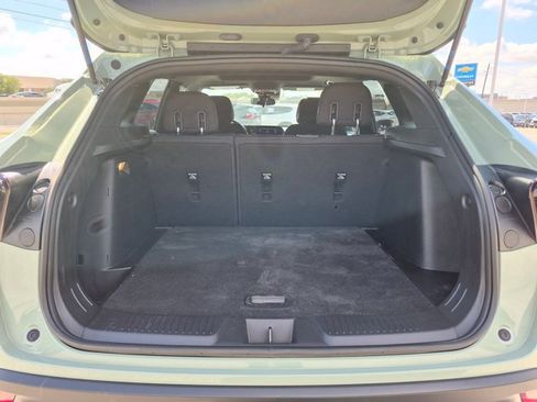 Used 2024 Chevrolet Trax RS w/ Sunroof Package FWD image 6
