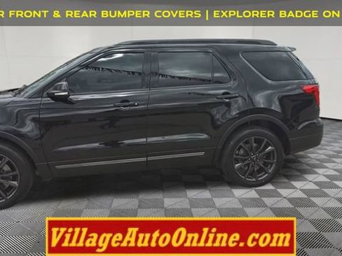 Used 2017 Ford Explorer XLT w/ XLT Technology Feature Bundle AWD/4WD image 8