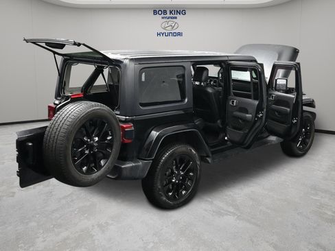 Used 2021 Jeep Wrangler Unlimited Sahara w/ Cold Weather Group image 18