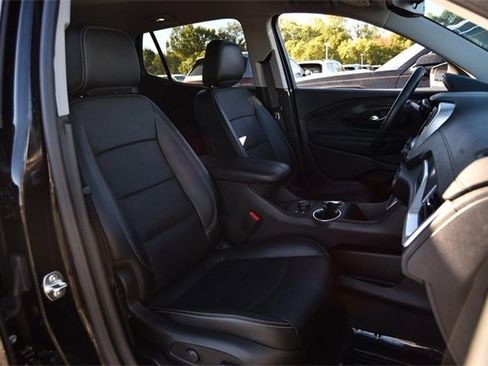 Used 2024 GMC Terrain SLT image 22