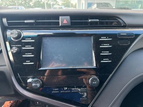 Used 2019 Toyota Camry SE image 6