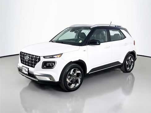 Used 2023 Hyundai Venue Limited w/ Cargo Package FWD image 5