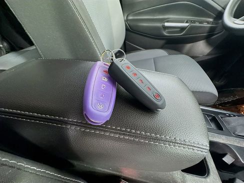 Used 2019 Ford Escape SE image 40