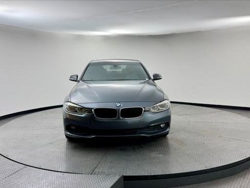 Used 2016 BMW 320i Sedan w/ Sport Package image 12