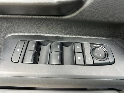 Certified 2024 Toyota Tacoma SR5 AWD/4WD image 12