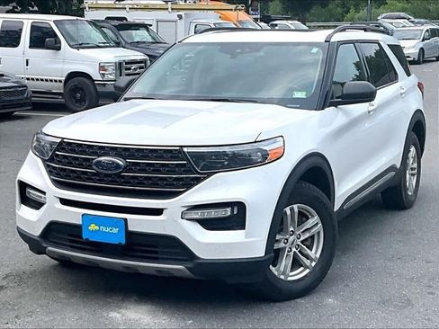 Used 2021 Ford Explorer XLT w/ Equipment Group 202A AWD/4WD image 3
