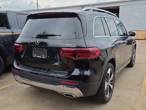 Used 2025 Mercedes-Benz GLB 250 4MATIC image 4