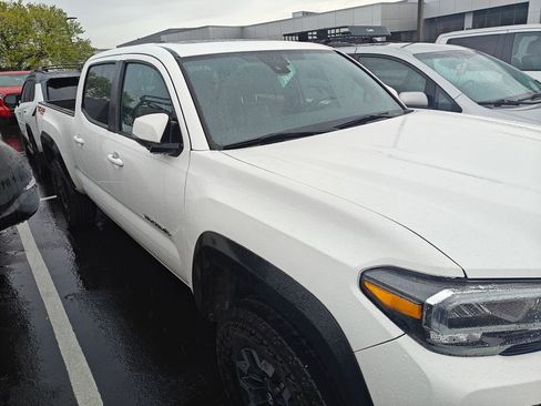 Used 2023 Toyota Tacoma TRD Off-Road w/ TRD Premium Off Road Package image 9