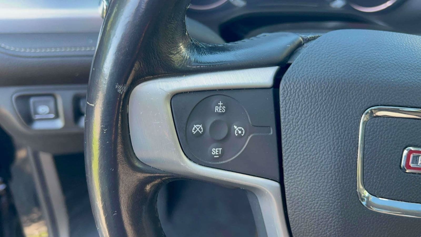 Used 2019 GMC Acadia SLE w/ Driver Alert Package I AWD/4WD image 19