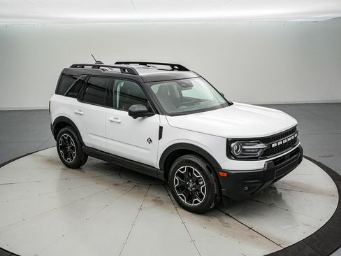 Certified 2025 Ford Bronco Sport Outer Banks w/ Outer Banks Tech Package+ image 2