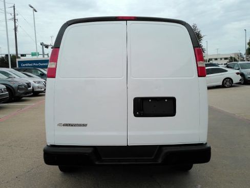 Used 2020 Chevrolet Express 2500 w/ Driver Convenience Package RWD image 7