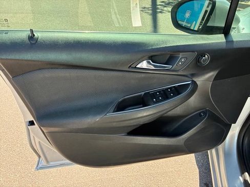 Used 2018 Chevrolet Cruze LT w/ Convenience Package FWD image 12