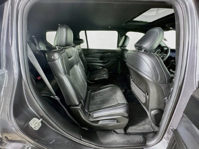 Used 2024 Jeep Grand Cherokee L Altitude AWD/4WD image 32