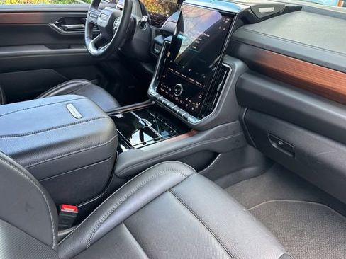 Used 2025 GMC Yukon XL Denali image 17