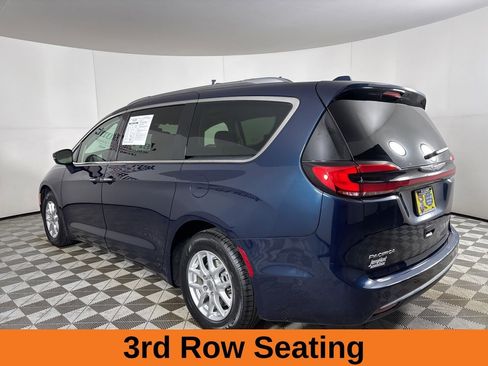 Used 2021 Chrysler Pacifica Touring-L w/ Uconnect Theater Family Group image 8