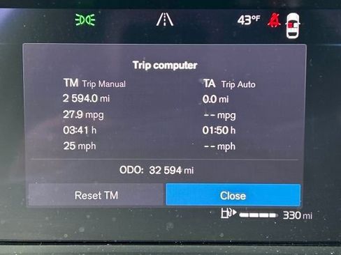 Used 2023 Volvo XC40 B5 Plus w/ Climate Package image 6