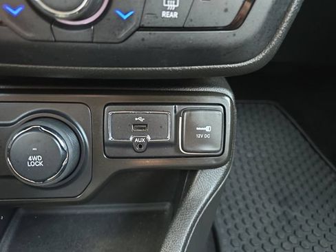 Used 2023 Jeep Renegade Altitude AWD/4WD image 6