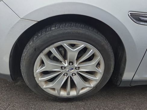 Used 2019 Ford Taurus Limited image 8