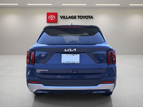 Used 2026 Kia Sorento S FWD image 4