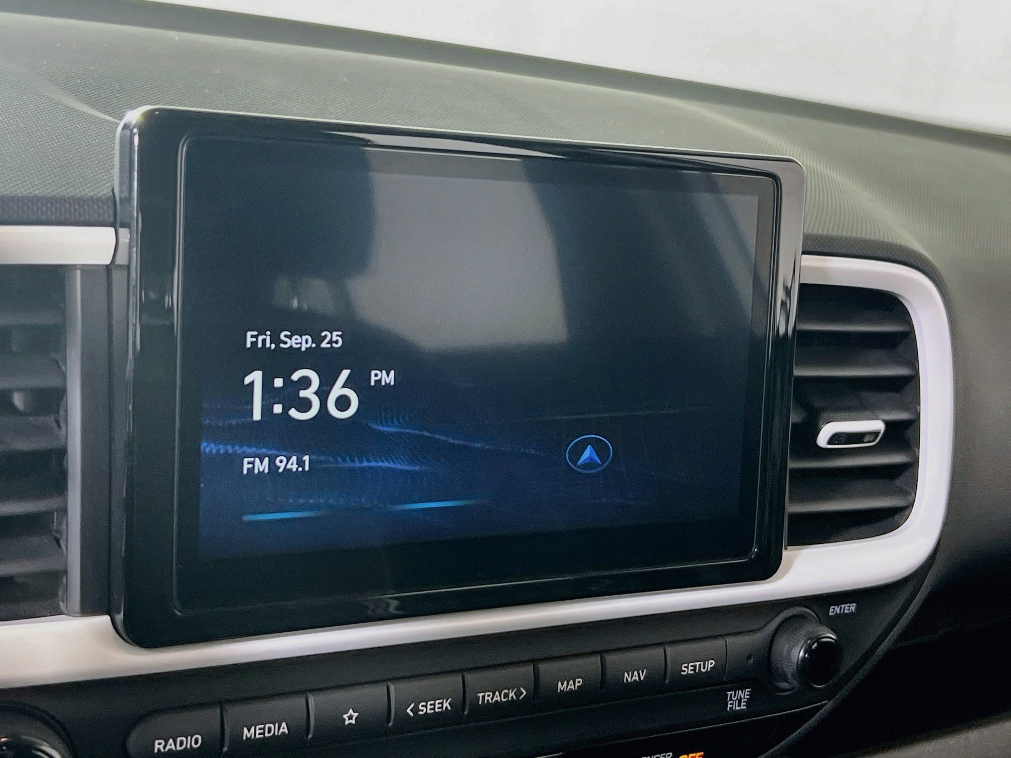 Used 2023 Hyundai Venue Limited FWD image 15