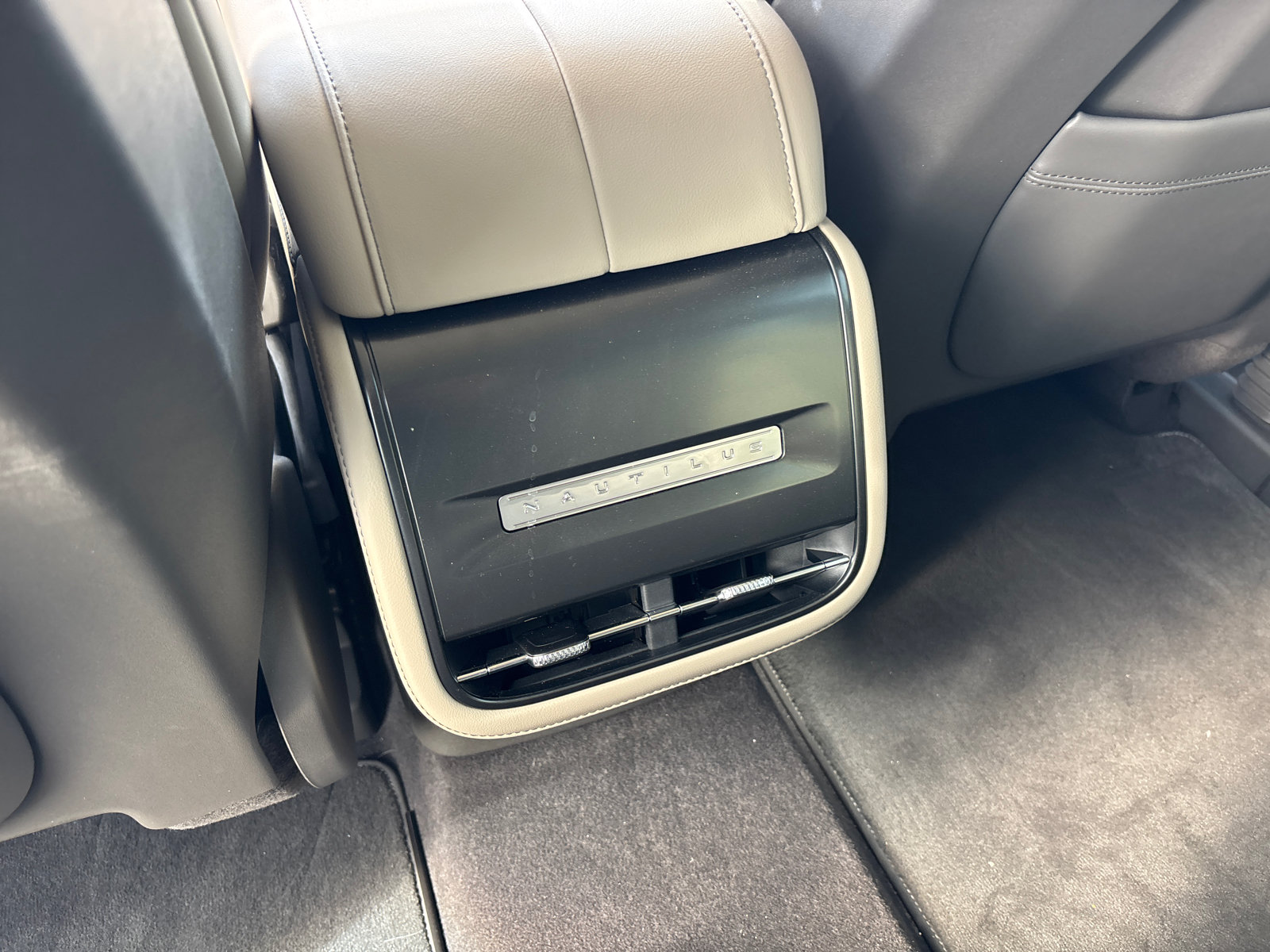 Certified 2025 Lincoln Nautilus Premier AWD/4WD image 30