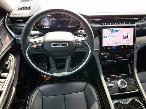 Used 2023 Jeep Grand Cherokee L Limited AWD/4WD image 12
