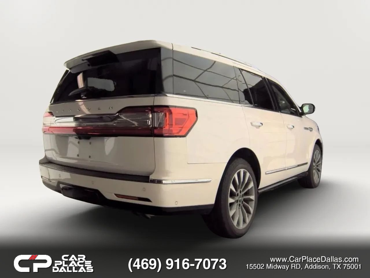 Used 2018 Lincoln Navigator Select w/ Technology Package RWD image 2