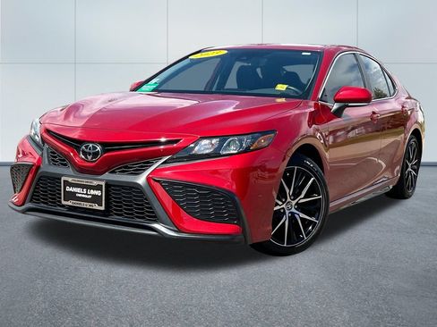 Used 2023 Toyota Camry SE FWD image 1