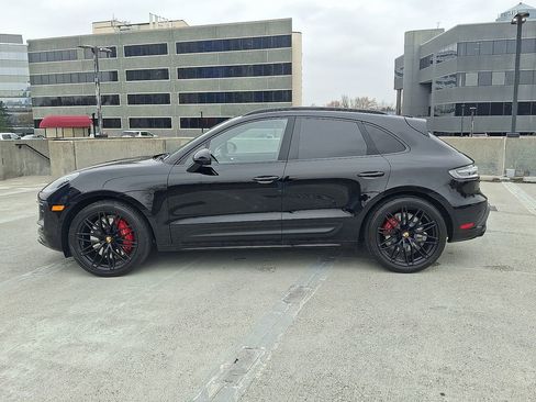 Used 2022 Porsche Macan GTS image 2
