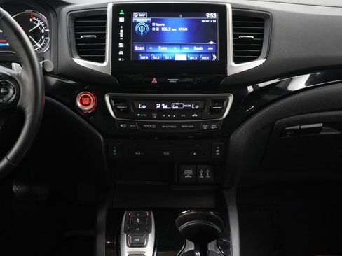 Used 2016 Honda Pilot Touring image 17