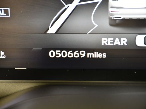 Used 2023 Mitsubishi Outlander SE image 17