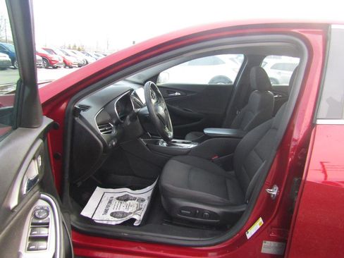 Used 2017 Chevrolet Malibu LT image 18