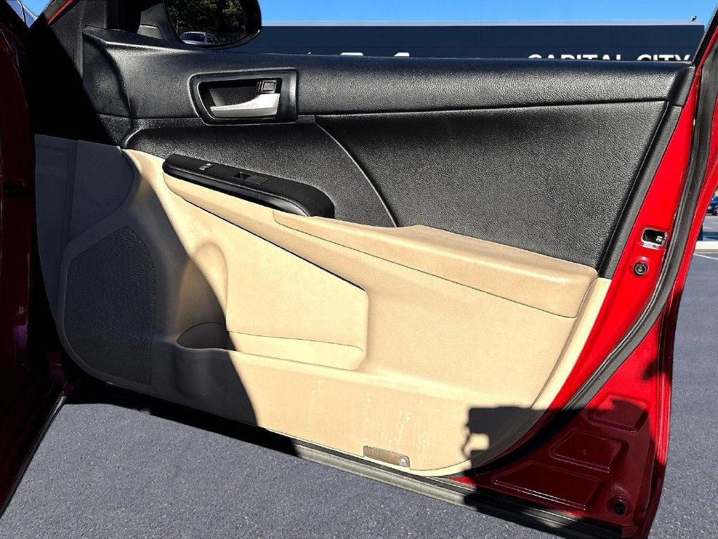 Used 2013 Toyota Camry LE FWD image 31