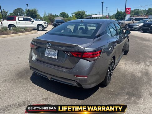 Used 2022 Nissan Sentra SR w/ SR Premium Package FWD image 8